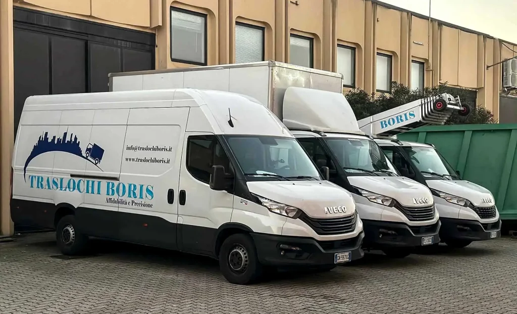 Flotta di furgoni Traslochi Boris pronti per traslochi e sgomberi a Milano e provincia.